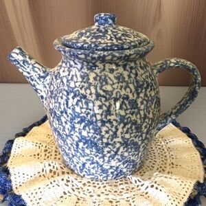 Vintage Roseville USA Blue & White Spongewear Large 2 Liter Pitcher Pot w/ Lid